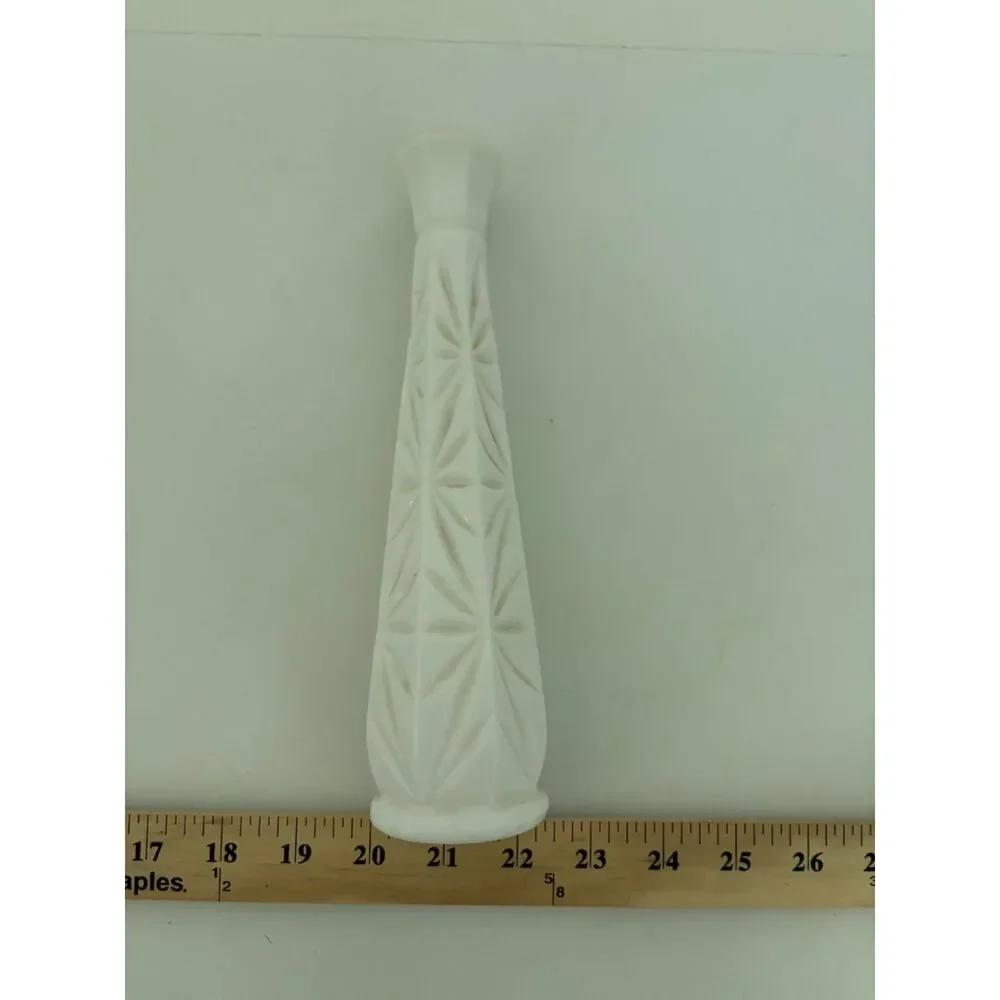Vtg. Milk glass bud vase with diamond and starburst pattern
